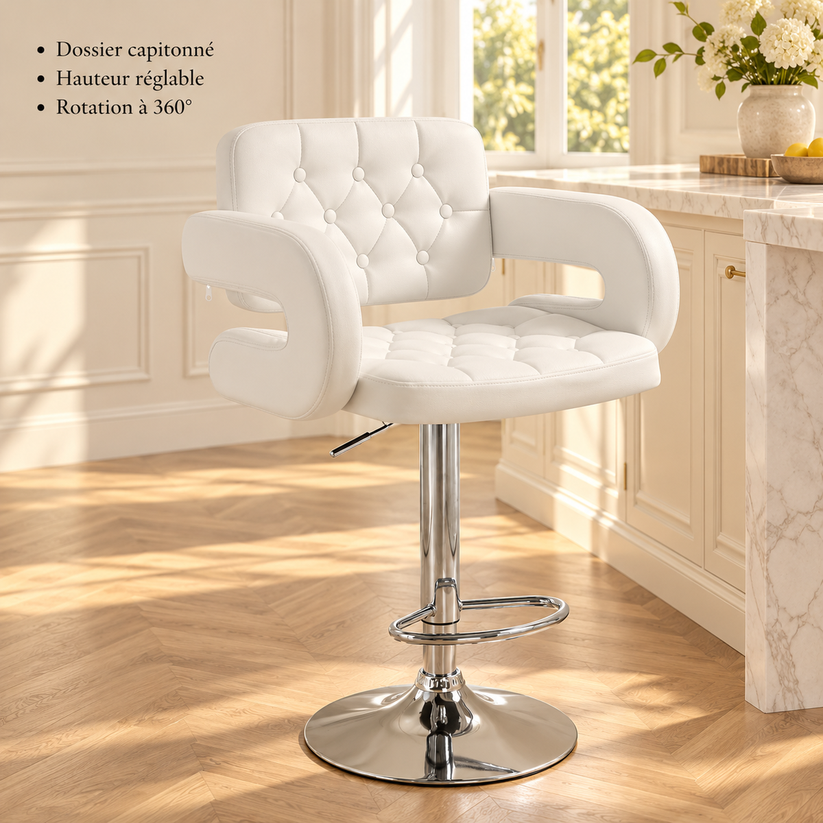 Fauteuil blanc en cuisine : dossier capitonné, hauteur réglable et rotation à 360°.