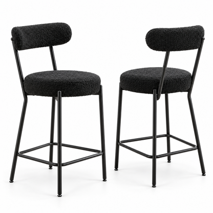 Deux sièges de bar noirs bouclés à dossier arrondi sur fond blanc.