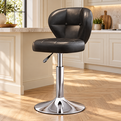 Tabouret vintage noir chrome sans repose pieds, dans une cuisine lumineuse.