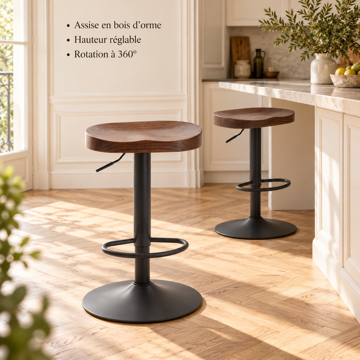 Tabourets en bois et métal en cuisine : assise en bois d’orme, hauteur réglable et rotation à 360°.