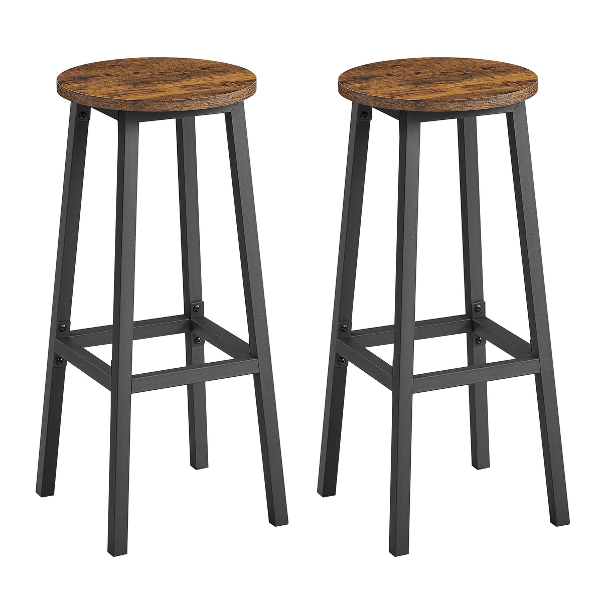 Deux tabourets industriels à assise ronde marron rustique et pieds noirs sur fond blanc.