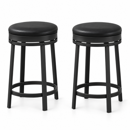 Deux tabourets noirs à quatre pieds et assise ronde rembourrée sur fond blanc