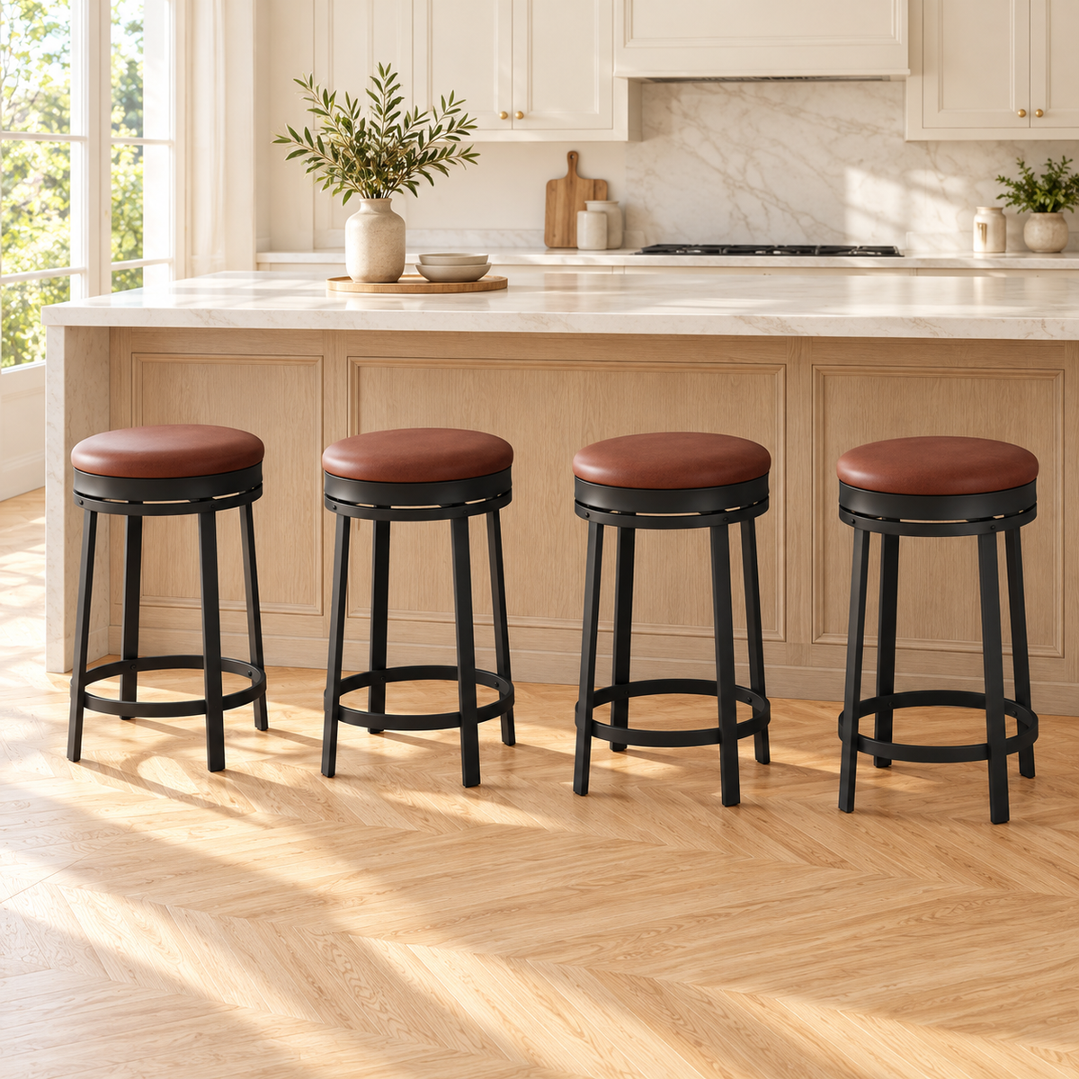 Lot de quatre tabourets marron à assise ronde et pieds noirs en situation